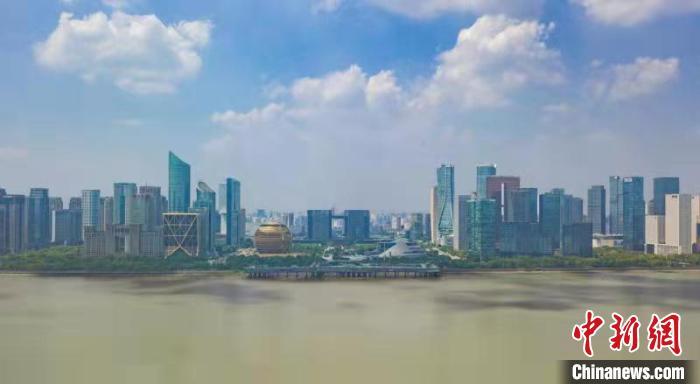 浙江杭州錢塘江畔。　王剛 攝
